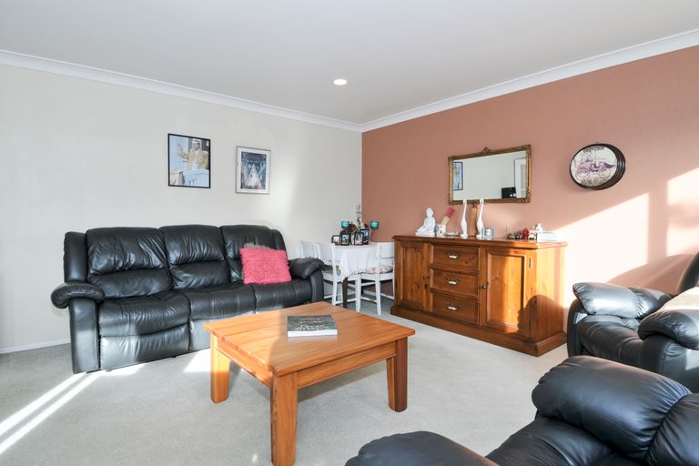 Photo of property in 10 Meadowviews Drive, Welcome Bay, Tauranga, 3112