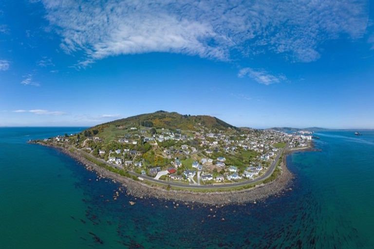 Photo of property in 104 Marine Parade, Bluff, 9814