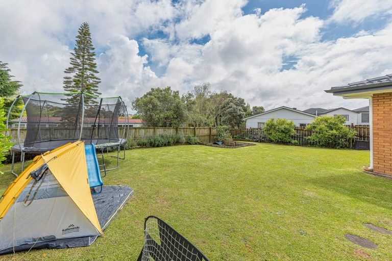Photo of property in 140 Colwill Road, Massey, Auckland, 0614