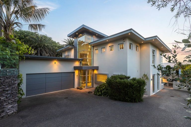 Photo of property in 42a Tindalls Bay Road, Tindalls Beach, Whangaparaoa, 0930