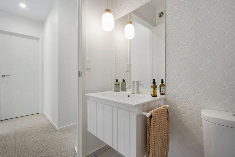 Photo of property in 2 Goldstone Place, Omokoroa, 3114