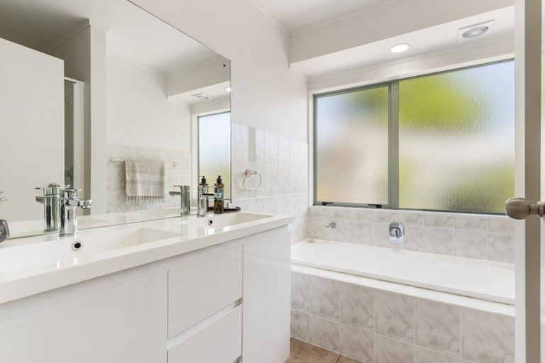 Photo of property in 2/67 Andrew Road, Howick, Auckland, 2010