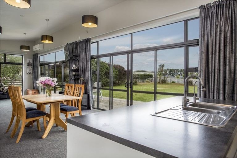 Photo of property in 18 Omana Avenue, Shelly Beach, Helensville, 0874