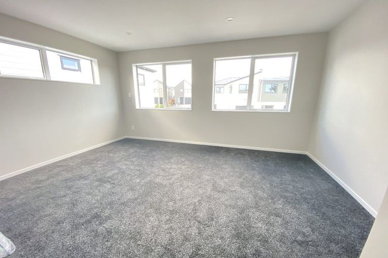 Photo of property in 35 Kaimai Avenue, Massey, Auckland, 0614