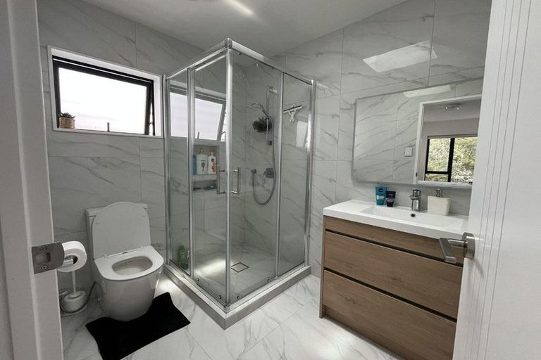 Photo of property in 5/147c Carlisle Road, Northcross, Auckland, 0632