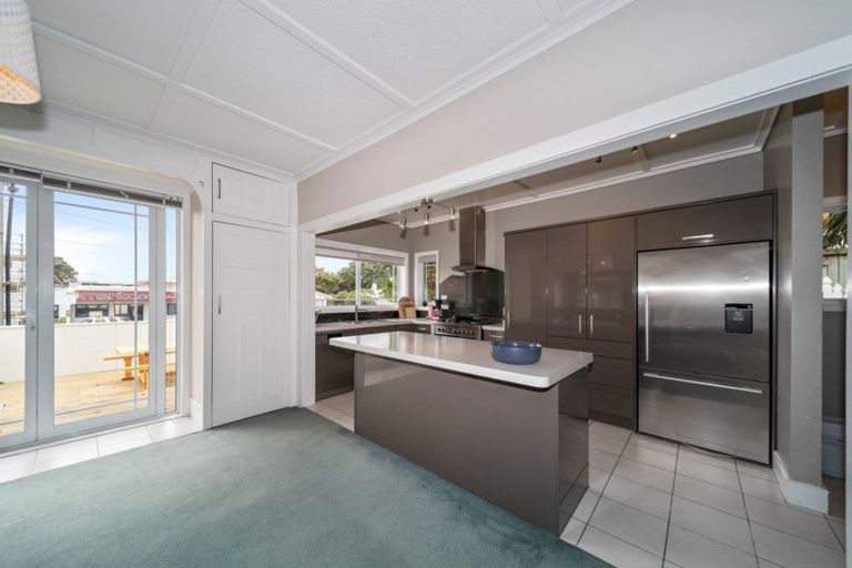 Photo of property in 231 Saint Aubyn Street, New Plymouth, 4310