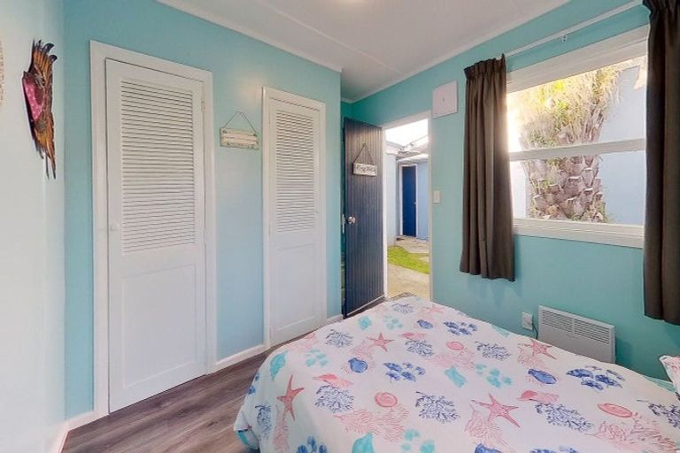 Photo of property in 2 Hennessy Street East, Foxton Beach, Foxton, 4815