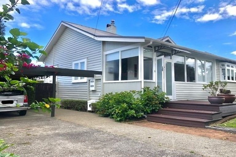 Photo of property in 11 Ocean View Road, Milford, Auckland, 0620