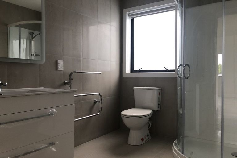 Photo of property in 106 Archers Road, Glenfield, Auckland, 0629