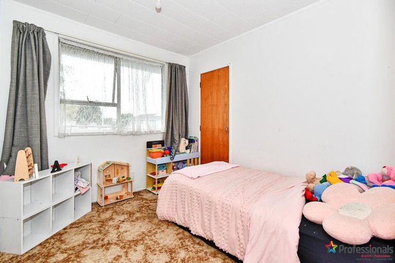 Photo of property in 2 Serrano Place, Clover Park, Auckland, 2023