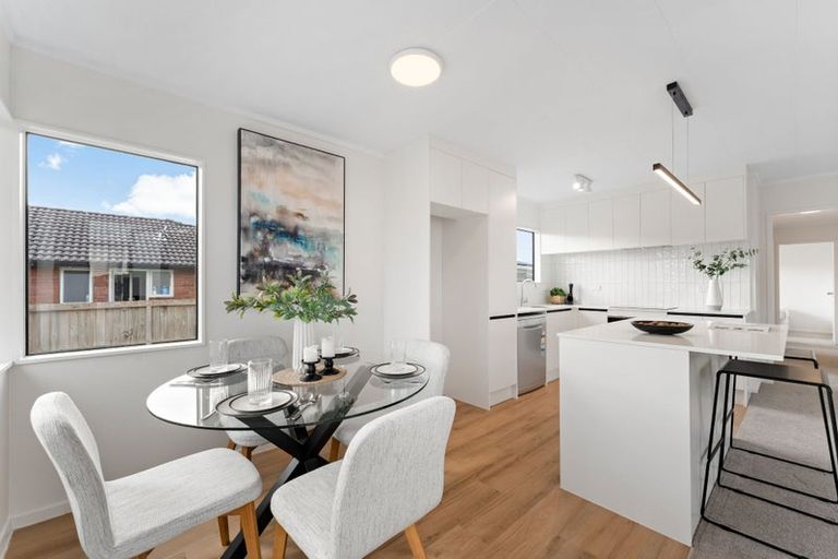 Photo of property in 2/7 Rewarewa Road, Te Atatu Peninsula, Auckland, 0610