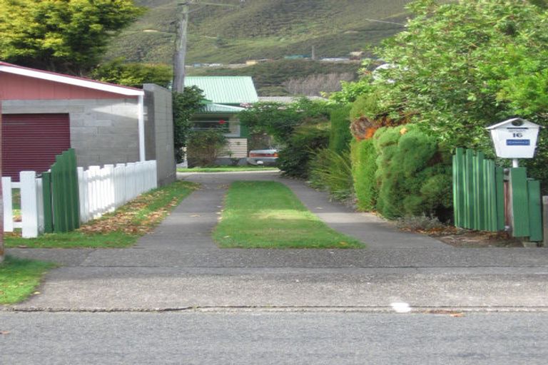Photo of property in 16 Foster Street, Taita, Lower Hutt, 5011
