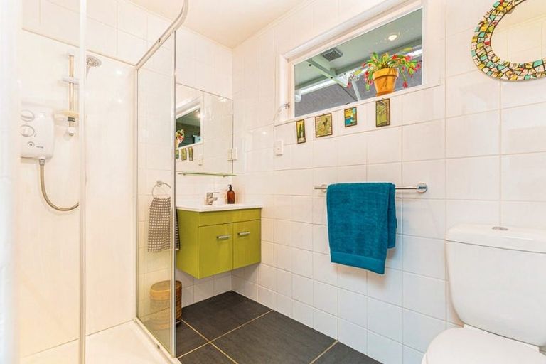 Photo of property in 55 Graham Avenue, Te Atatu Peninsula, Auckland, 0610