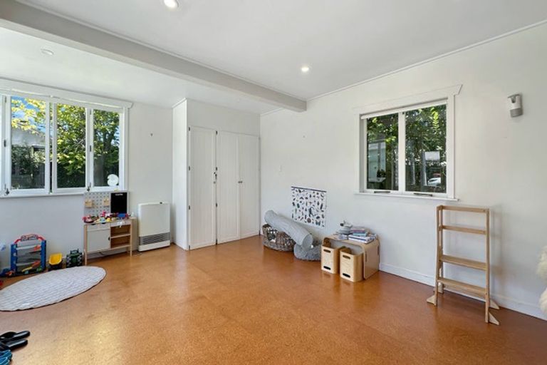 Photo of property in 71 Mcintyre Road, Mangere Bridge, Auckland, 2022