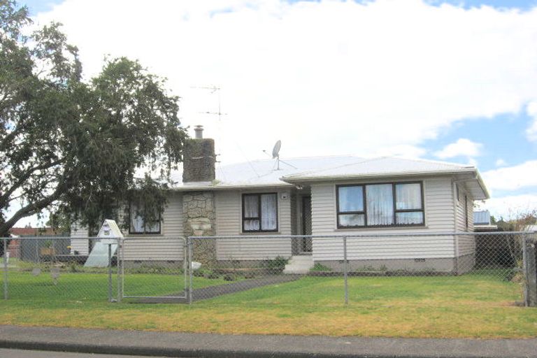 Photo of property in 2/42 Sutton Crescent, Papakura, 2110