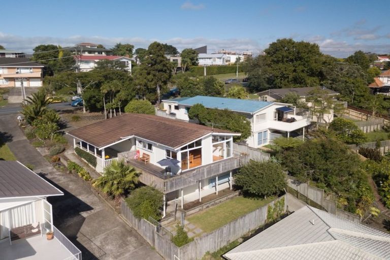 Photo of property in 1/60 Chivalry Road, Glenfield, Auckland, 0629