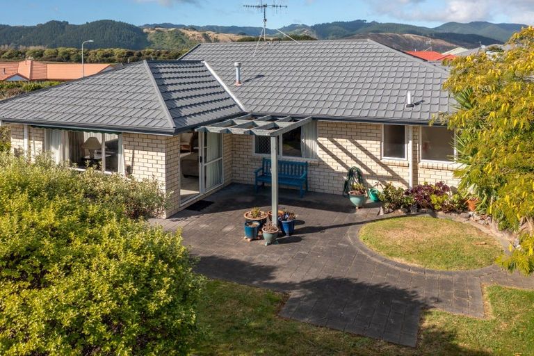 Photo of property in 2 Crown Hill, Paraparaumu, 5032