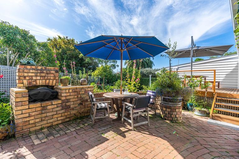 Photo of property in 71 Vauxhall Road, Devonport, Auckland, 0624