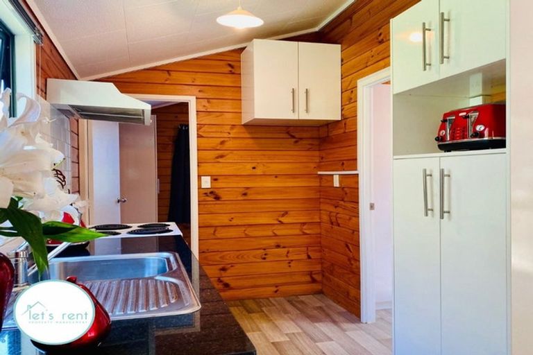 Photo of property in 30 Leaver Place, Weymouth, Auckland, 2103