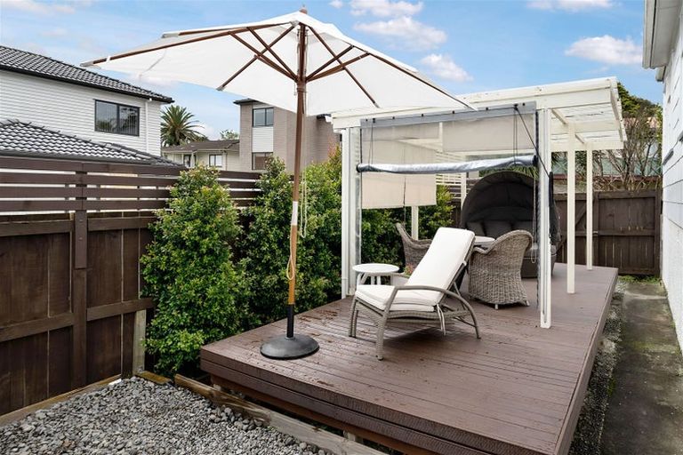 Photo of property in 19 Blacklock Avenue, Henderson, Auckland, 0612