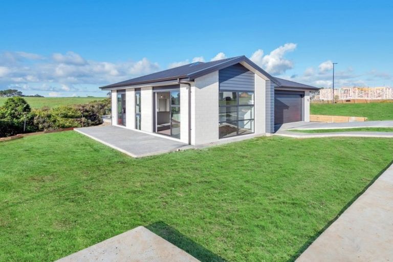 Photo of property in 24 Dame Nganeko Drive, Glenbrook, 2681