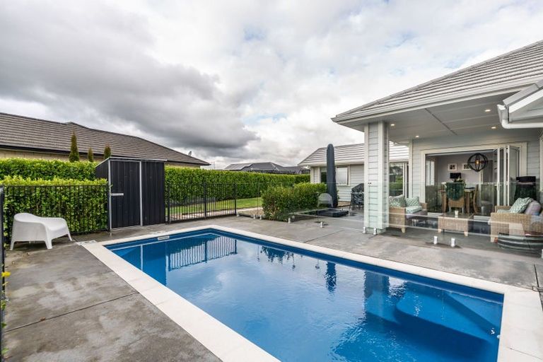 Photo of property in 32 Mike Smith Drive, Cambridge, 3434