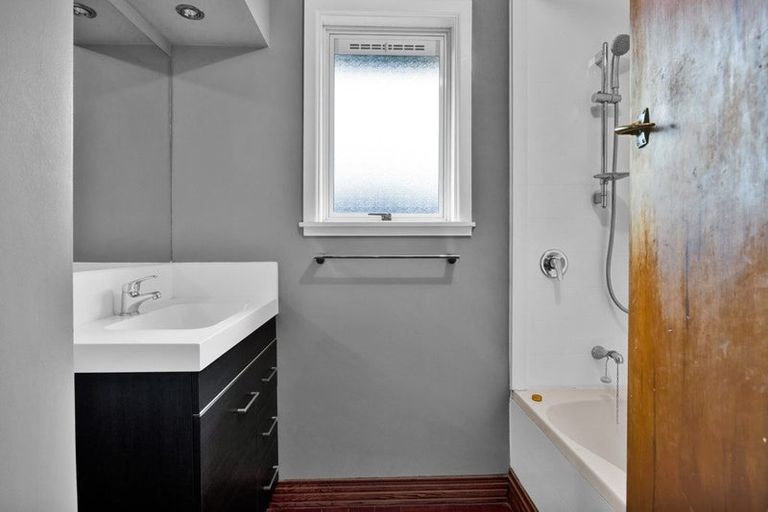 Photo of property in 43 Maire Street, Inglewood, 4330