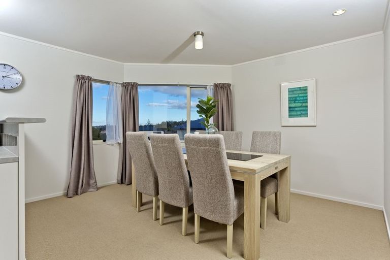 Photo of property in 2/12 Mossop Rise, Glenfield, Auckland, 0629
