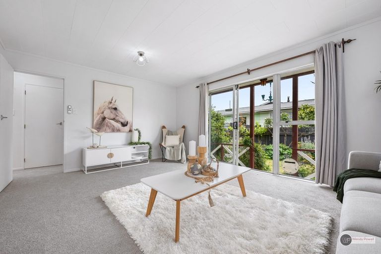 Photo of property in 38b Palmer Crescent, Silverstream, Upper Hutt, 5019