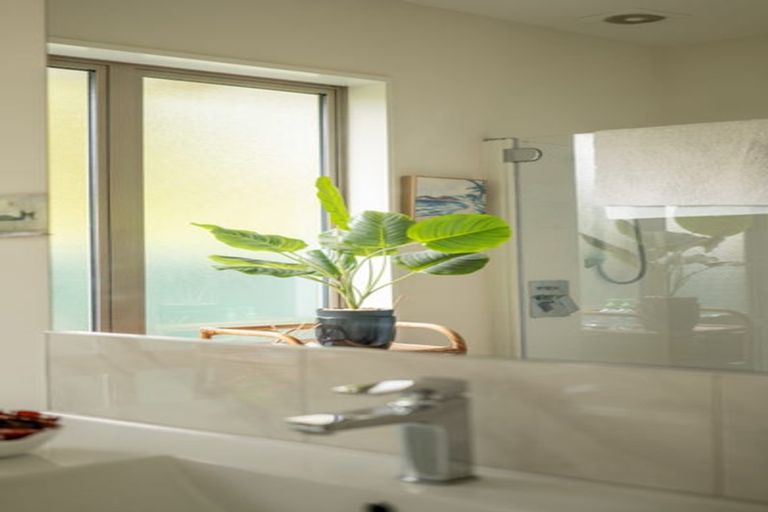 Photo of property in 29 Moncks Spur Road, Redcliffs, Christchurch, 8081