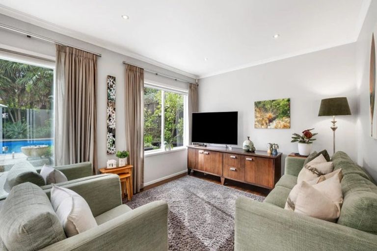 Photo of property in 11 Holly Way, Sunnyhills, Auckland, 2010