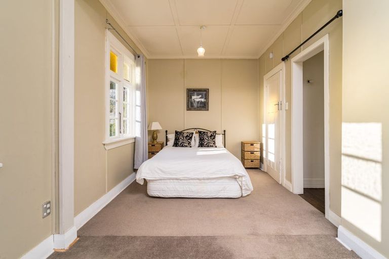 Photo of property in 27 Marine Parade, Macandrew Bay, Dunedin, 9014