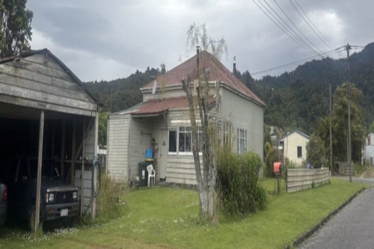 Photo of property in 2 Monteith Street, Ross, 7812