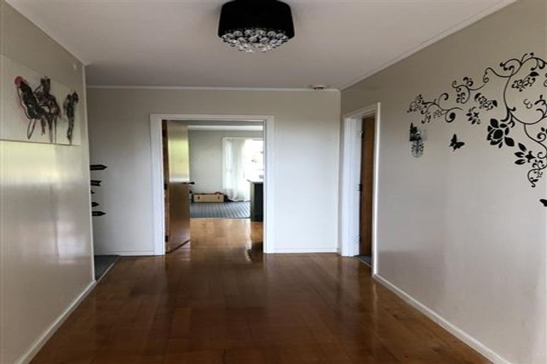 Photo of property in 89 Stottholm Road, Titirangi, Auckland, 0604