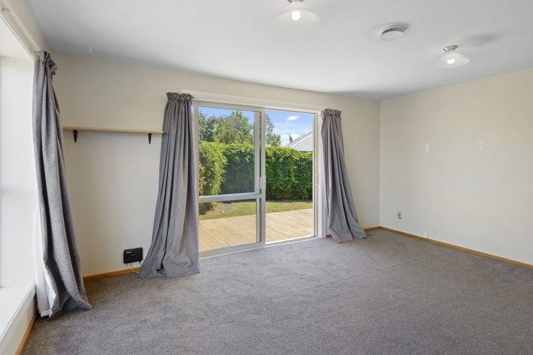 Photo of property in 52 Lambeth Crescent, Redwood, Christchurch, 8051