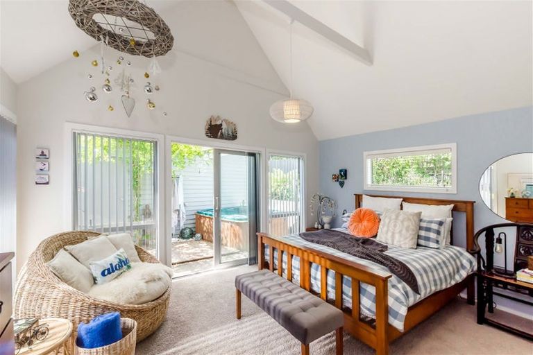 Photo of property in 11 Kotare Street, Waikanae, 5036