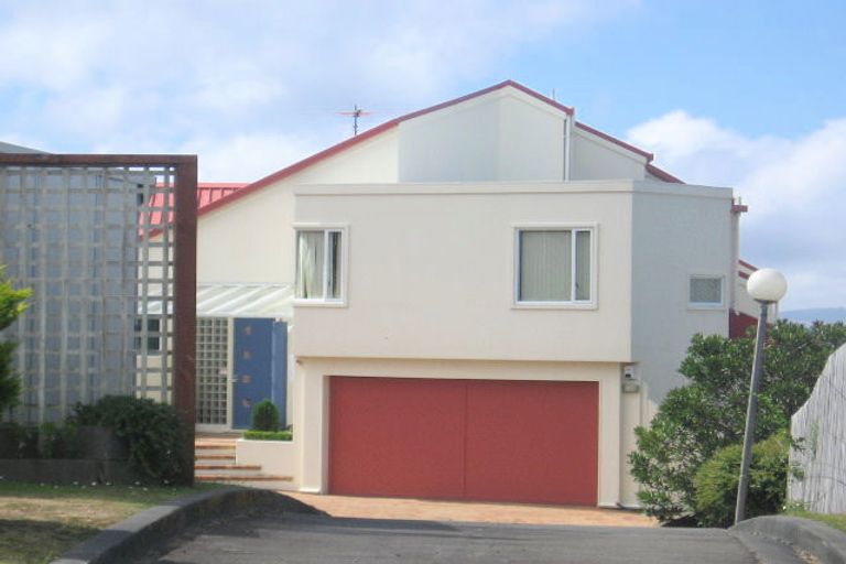 Photo of property in 22 Ashton Fitchett Drive, Brooklyn, Wellington, 6021