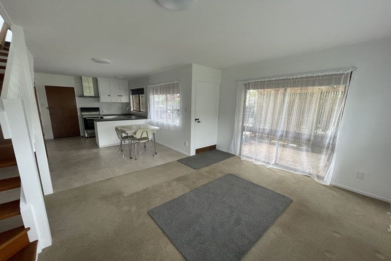 Photo of property in 1/4 Landseer Place, Blockhouse Bay, Auckland, 0600