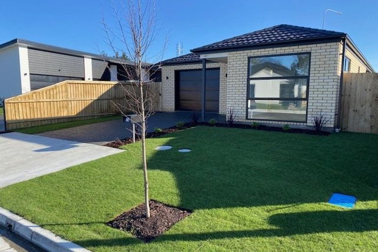 Photo of property in 18 John Raven Lane, Woodend, 7610