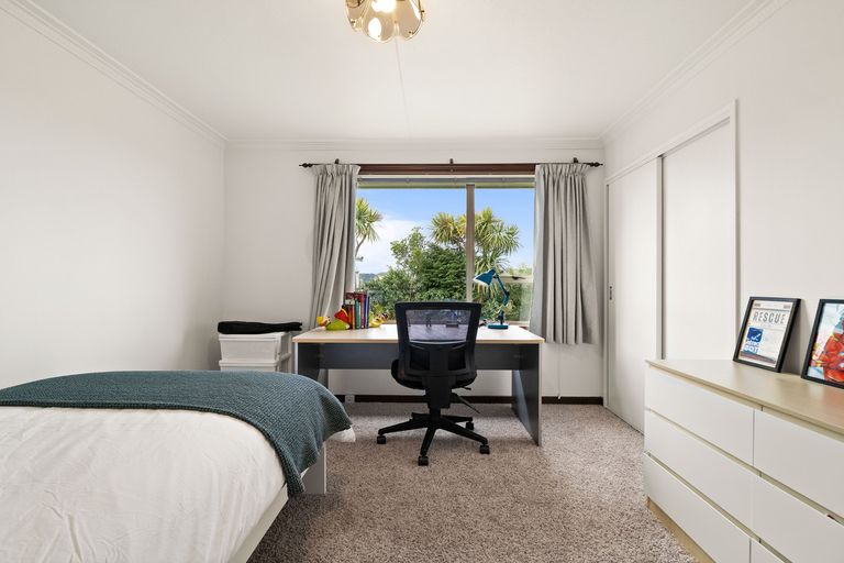 Photo of property in 15 Estuary Crescent, Fairfield, Dunedin, 9018
