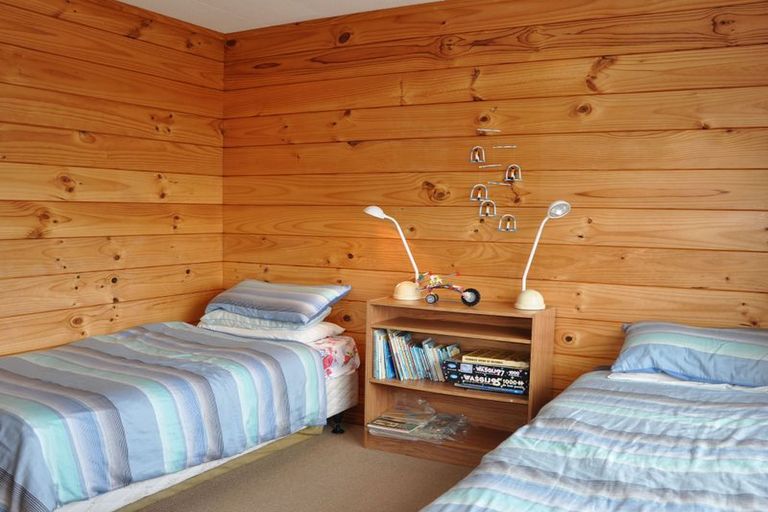 Photo of property in 10 Penguin Street, Leigh, 0985