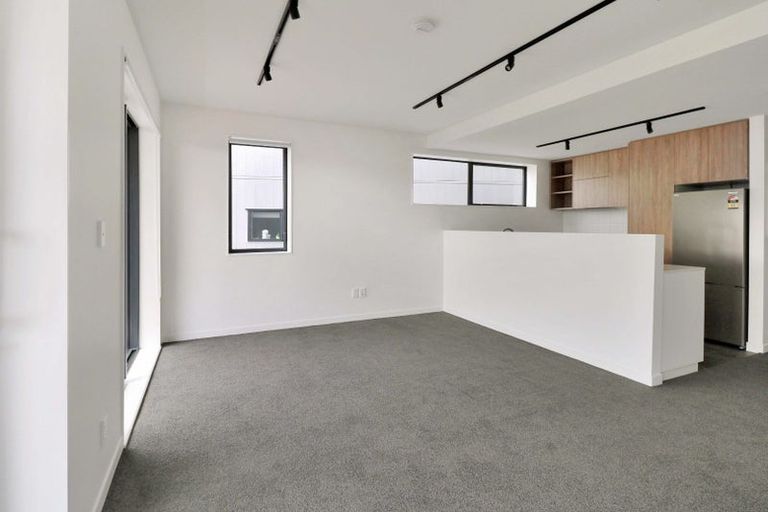 Photo of property in 3/67 Tiketike Way, Brooklyn, Wellington, 6021