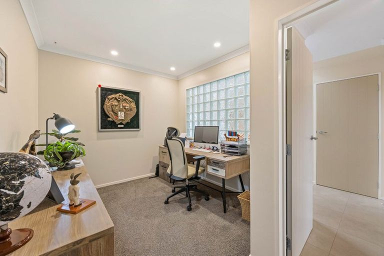 Photo of property in 3 Pounamu Place, Shelly Park, Auckland, 2014