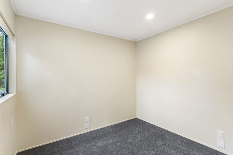 Photo of property in 1 Halldene Terrace, Red Beach, 0932