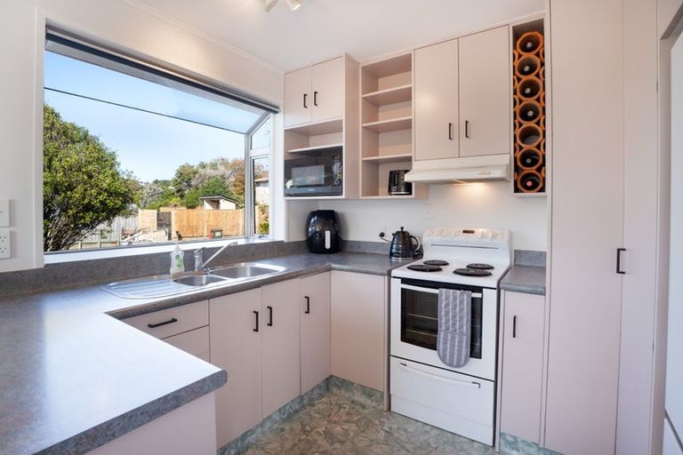 Photo of property in 15 Woolwich Close, Whitby, Porirua, 5024