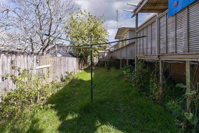 Photo of property in 8 John Dee Crescent, Red Beach, 0932