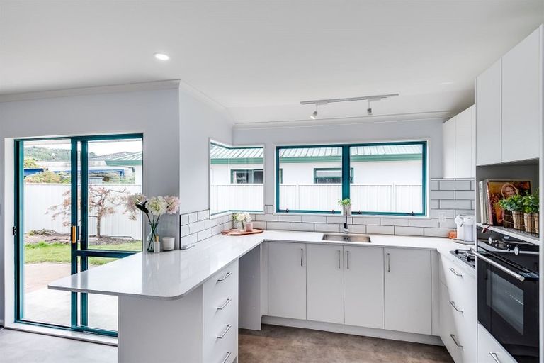 Photo of property in 5 Montague Way, Taradale, Napier, 4112