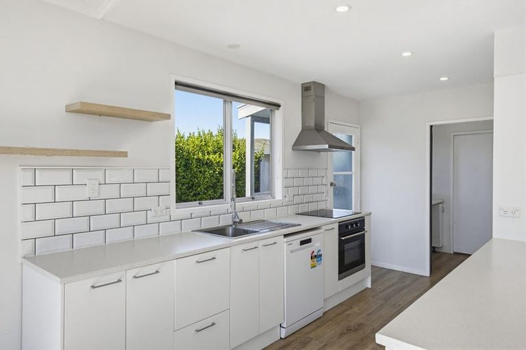 Photo of property in 32 Sylvan Avenue, Waikanae, 5036