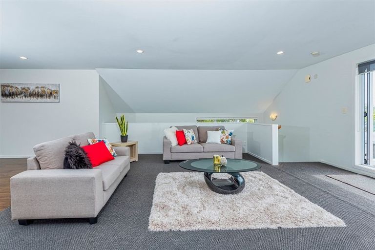 Photo of property in 123a Hobsonville Road, West Harbour, Auckland, 0618