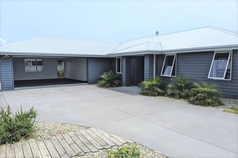 Photo of property in 4 Rawiri Drive, Bell Block, New Plymouth, 4312
